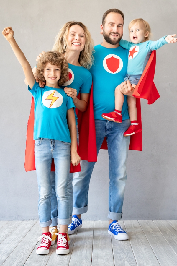 Most people set individual New Year's resolutions, but have you ever set New Year's resolutions as a family? Here are some resolutions you can work on together. 