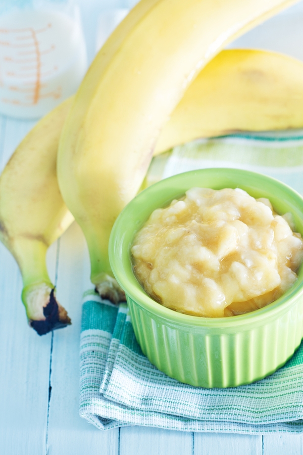 Do you know you can make nutritious homemade baby foods right at home? You can puree a banana very easily and they will love it. 