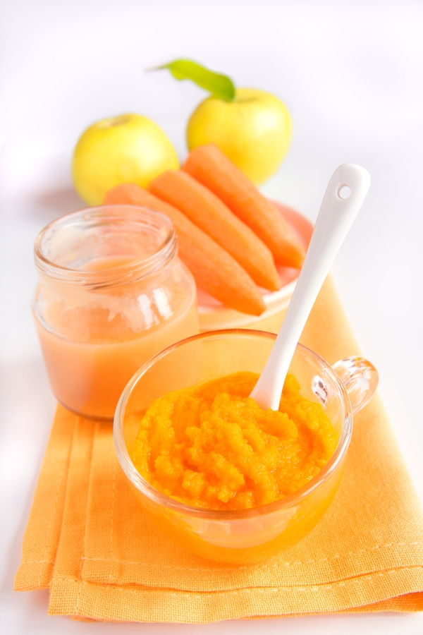 Do you know you can make nutritious homemade baby foods right at home? Here are the best tips and tricks for making your baby food and making sure it's healthy for your baby. 
