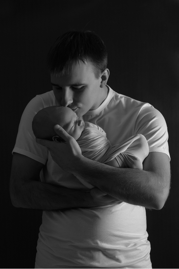 New parents often feel overwhelmed and understaffed--and that's a completely normal feeling! But you don't have to feel that way for long. Arm yourself with the best tips for new parents, because that's what will help you settle into your new roles as quickly as possible. They really do make such a big difference. 