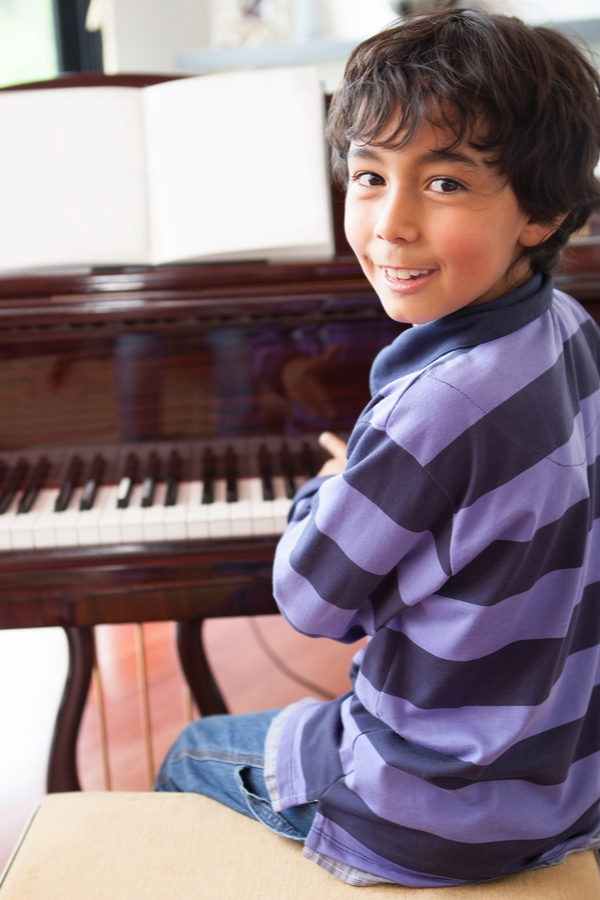 Indoor scavenger hunts for kids are fun, interesting activities you can do when you have bored kids but need to stay inside. Take a look at the following ideas to get you started! We even have some educational ideas too! 